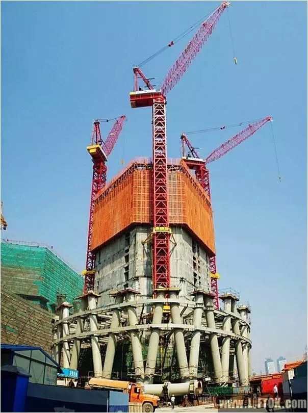 开云 开云体育【喜迎代会】中建三局“空中造楼机”：以高效节能的绝对优势领跑全球！(图3)