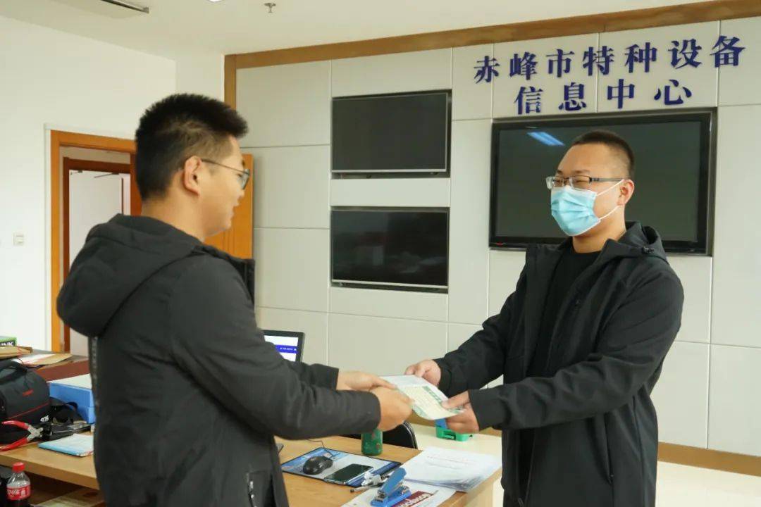 开云体育 开云官网【关注】我市颁发首件移动式压力容器使用登记证(图1)