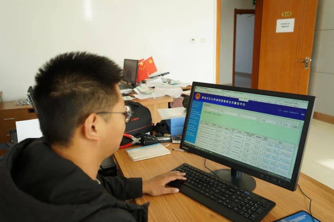 开云体育 开云官网【关注】我市颁发首件移动式压力容器使用登记证(图2)