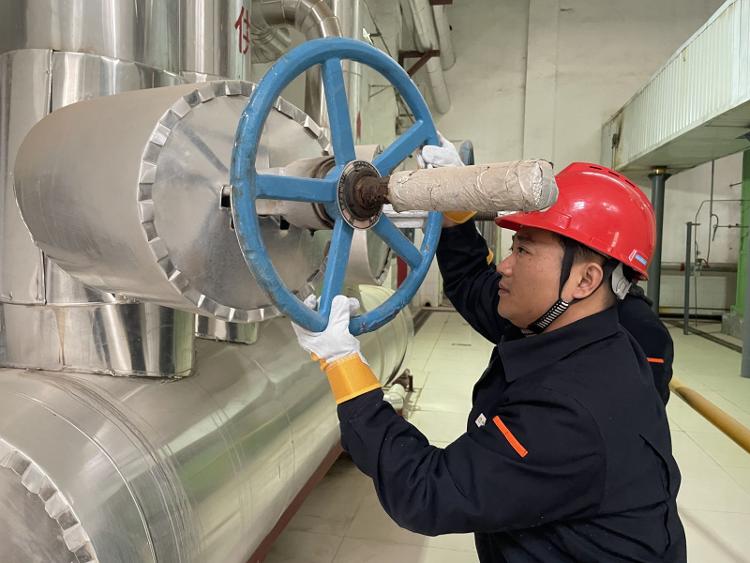 开云 开云体育平台把好安全生产“源头活水” 济南能投集团全面开展供热系统设备检修维护工作_泉城新闻_大众网(图2)