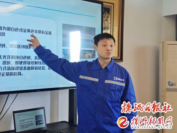 开云体育 开云官网杨俊：在钢铁上“绣花”在传承中闪光(图3)