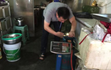 岳开云体育 Kaiyun.com 官网入口阳市场监管一所开展液化气瓶暨加气站特种设备安全专项大检查(图3)