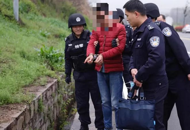 开云 开云体育官网重庆2002年抛尸案：女子主动被拒争吵中被男子闷死抛尸(图2)