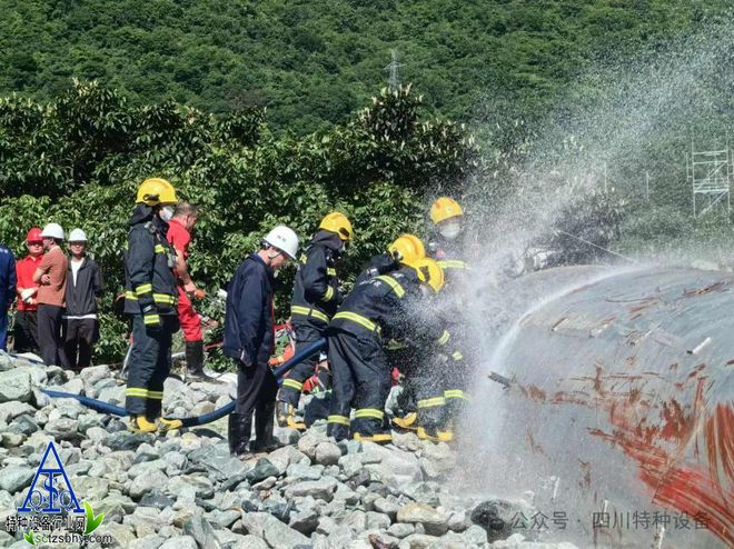 开云 开云体育平台四川特安协会专家组助力“8·3康定山洪泥石流”灾害现场压力容器安全风险处置(图4)