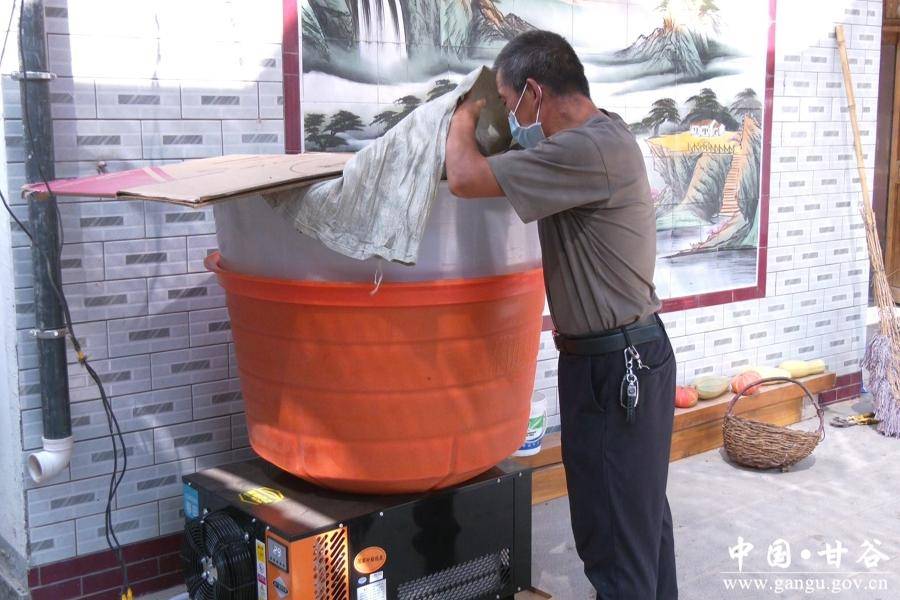 开云体育 开云官网甘谷：落实农机购置补贴政策 花椒烘干设备供销两旺(图4)